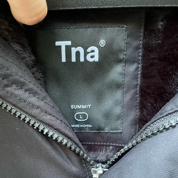 Aritzia TNA Summit Parka Size L. In perfect condition with tags.